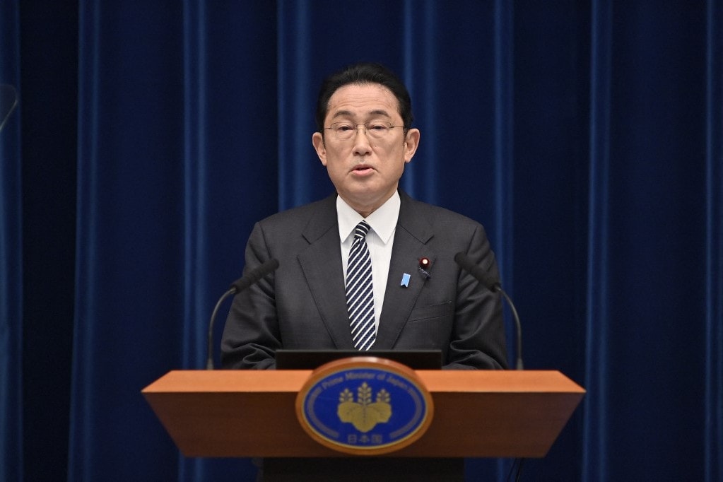 Koronavírusos lett Fumio Kisida japán miniszterelnök