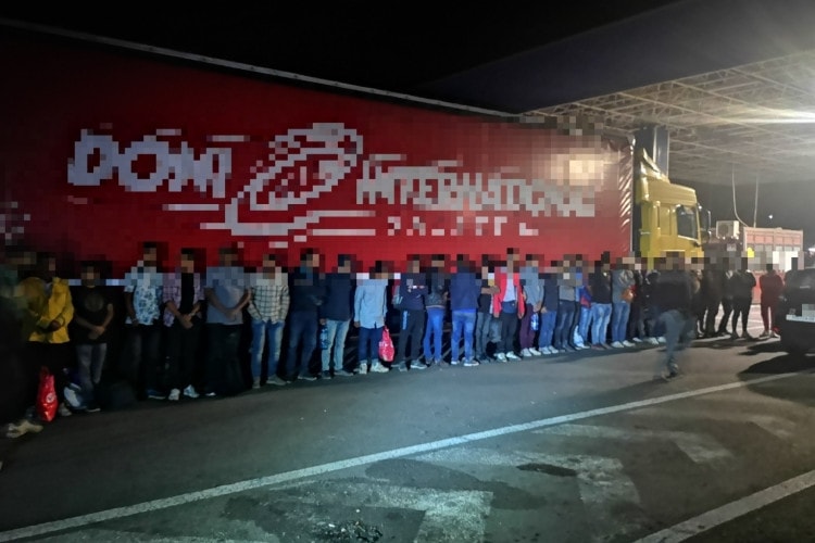 Közelíti az ezret az egy nap alatt érkező illegális migránsok száma