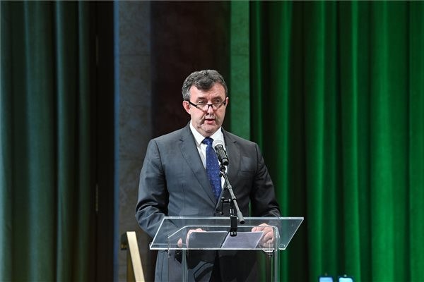 Palkovics: A kutatás előtérbe kerül a meteorológiai szolgálat átalakításával