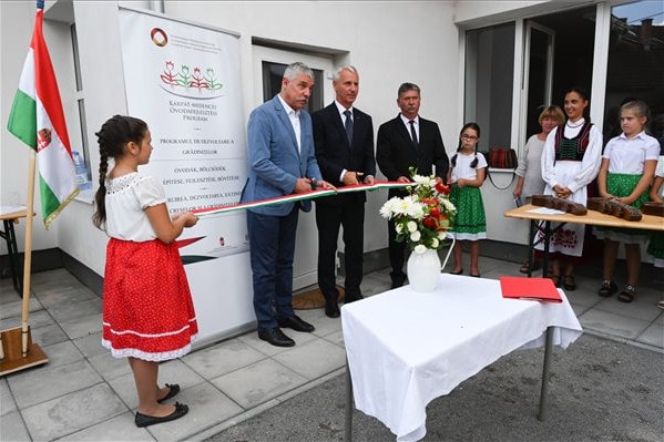 Ismét a magyar állam támogatásával felújított óvodát adtak át Székelyföldön