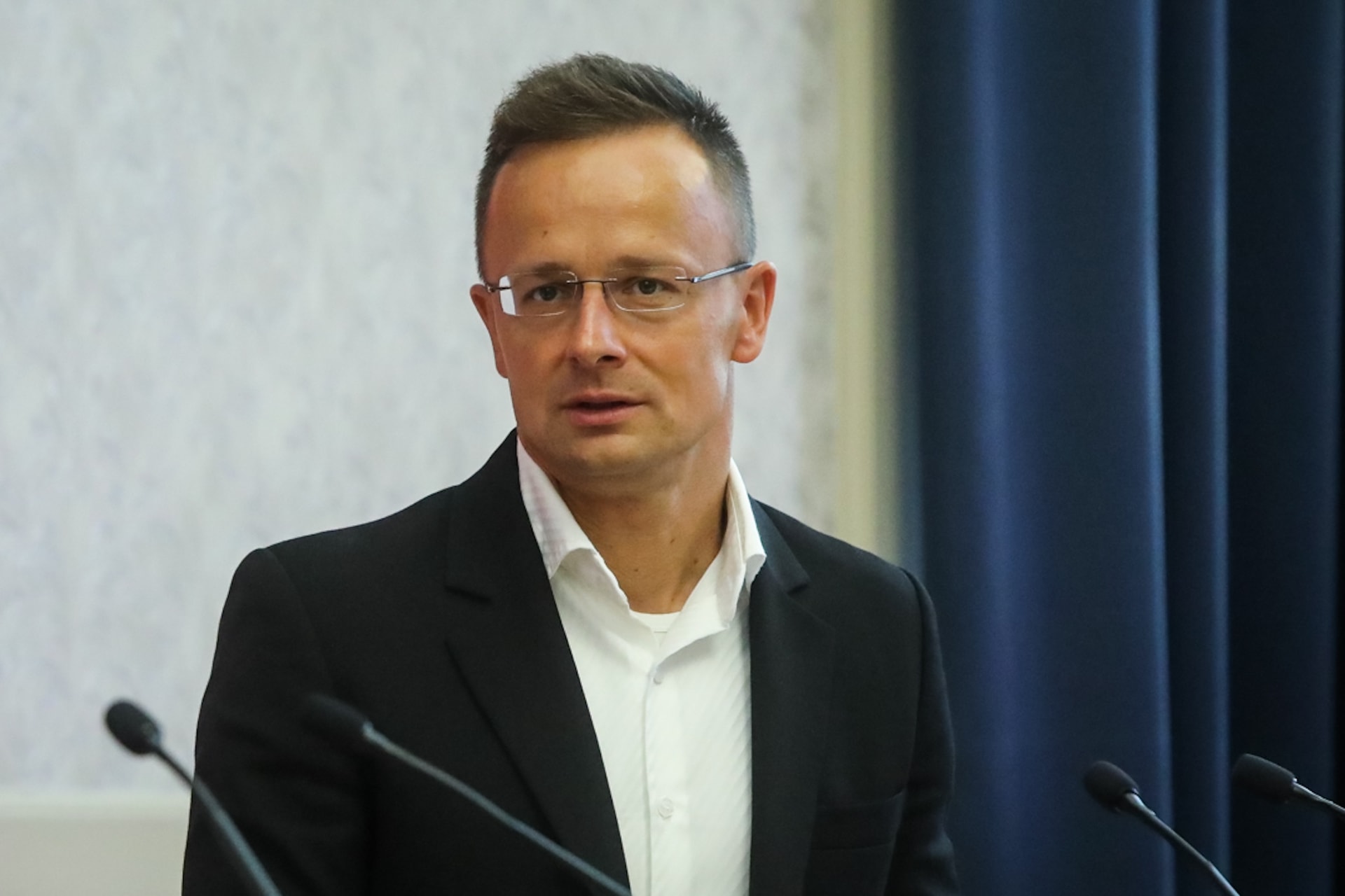 Szijjártó: Rendkívül fontos, hogy Brüsszel végre változtasson migrációpárti politikáján
