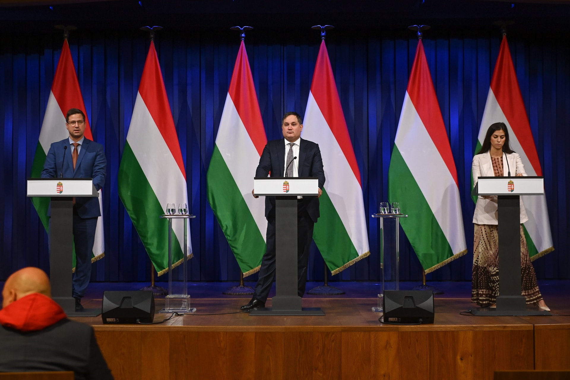 Marad a benzin- és élelmiszerárstop