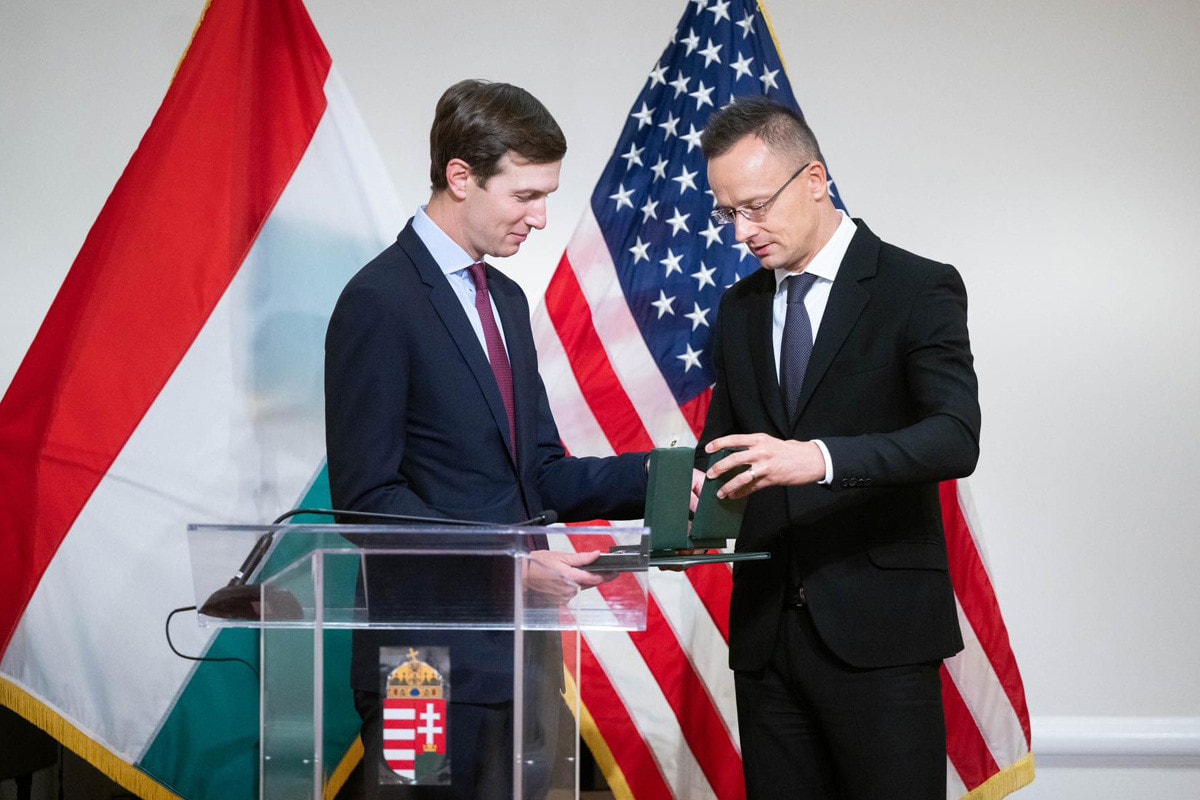 Szijjártó Péter kitüntette Jared Kushnert New Yorkban