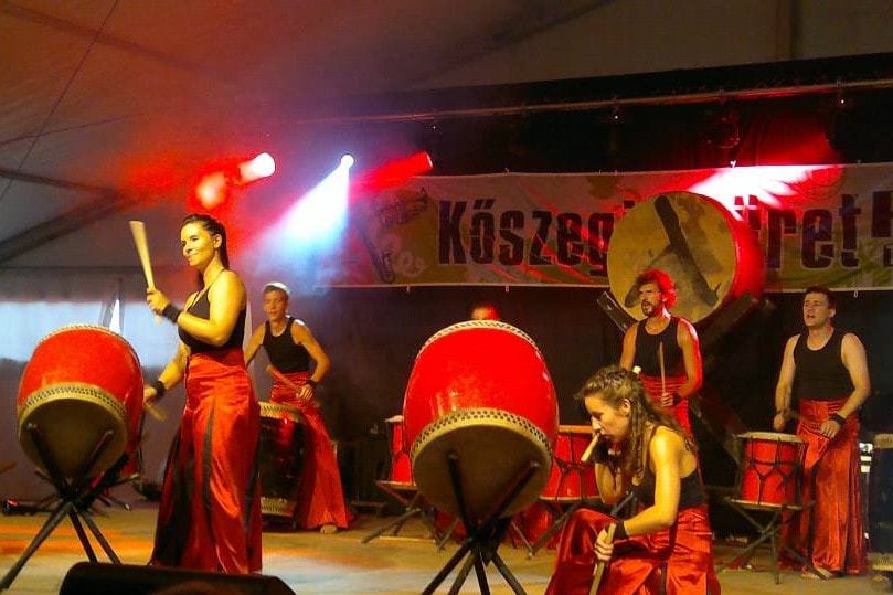 Jelmezes felvonulás és fúvószenekari találkozó is lesz a kőszegi szüreti vigasságokon