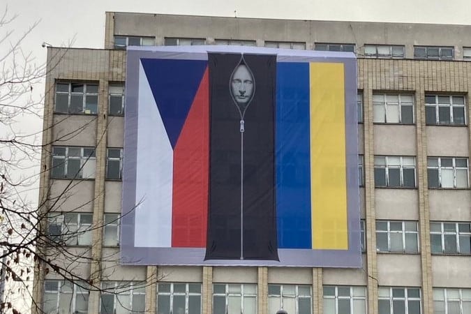 Morbid molinóval ünnepel a cseh belügy
