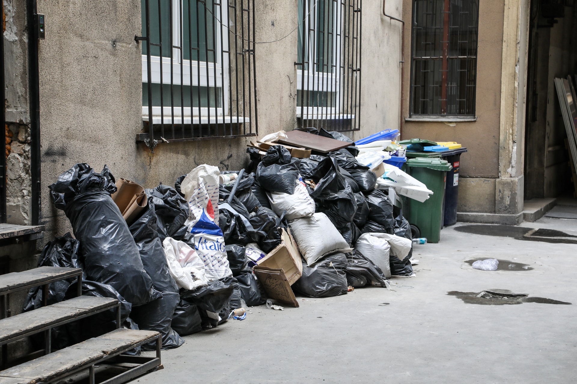 Újraindul a szemétszállítás a fővárosban