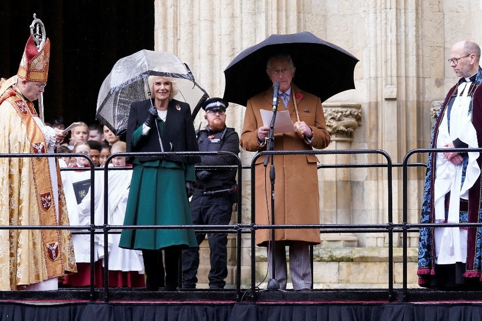 A brit királyi család az összeomlás szélén áll egy új jelentés szerint