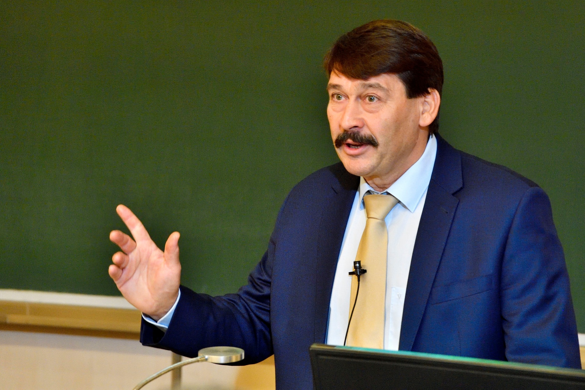 Áder János sztárséffel beszélgetett az inflációról