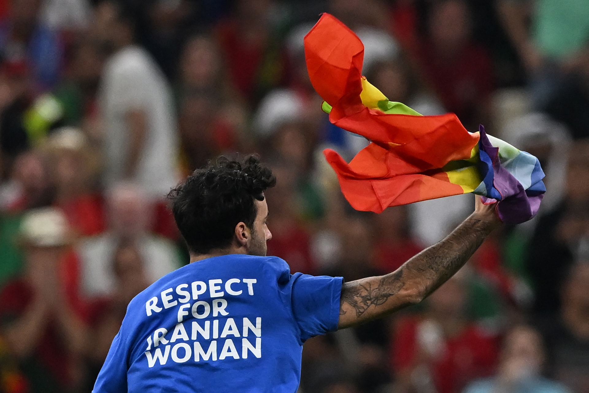 Notórius pályára berohanó a hétfő esti mérkőzésen látott férfi
