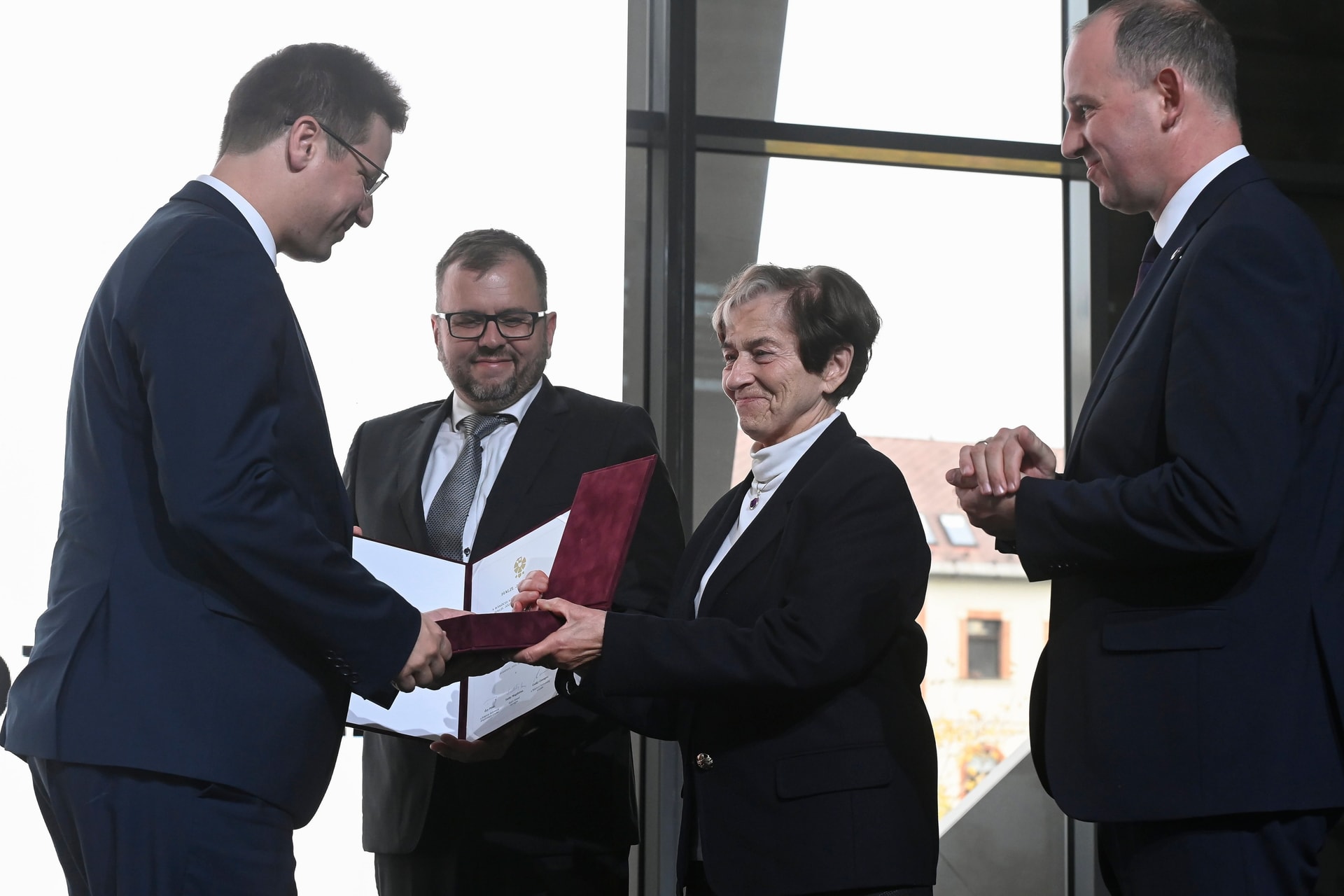 Halzl József-díjat adományozott Gulyás Gergelynek a Rákóczi Szövetség