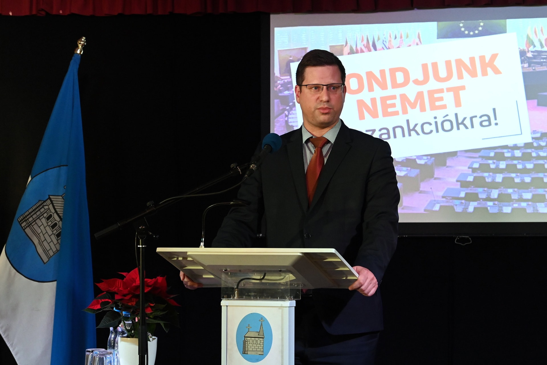 Gulyás: Töltsék ki minél többen a nemzeti konzultációs ívet!