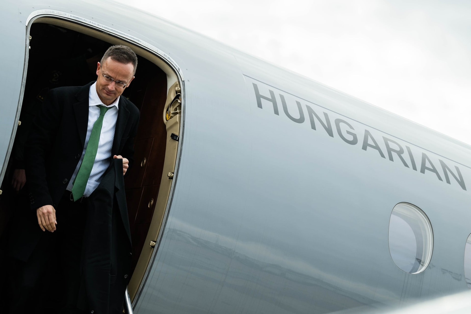 Szijjártó: Ipari parkok és munkásszállók építésére van szükség a beruházási ütem fenntartásához