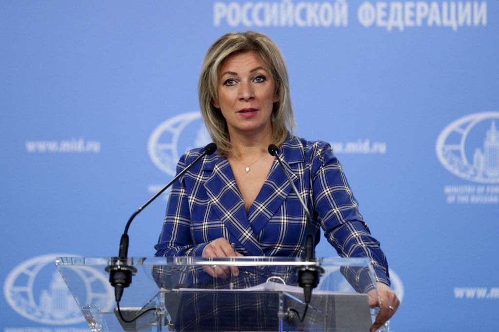 Zaharova: Borell előbb döntse el, hogy fiú-e vagy lány!