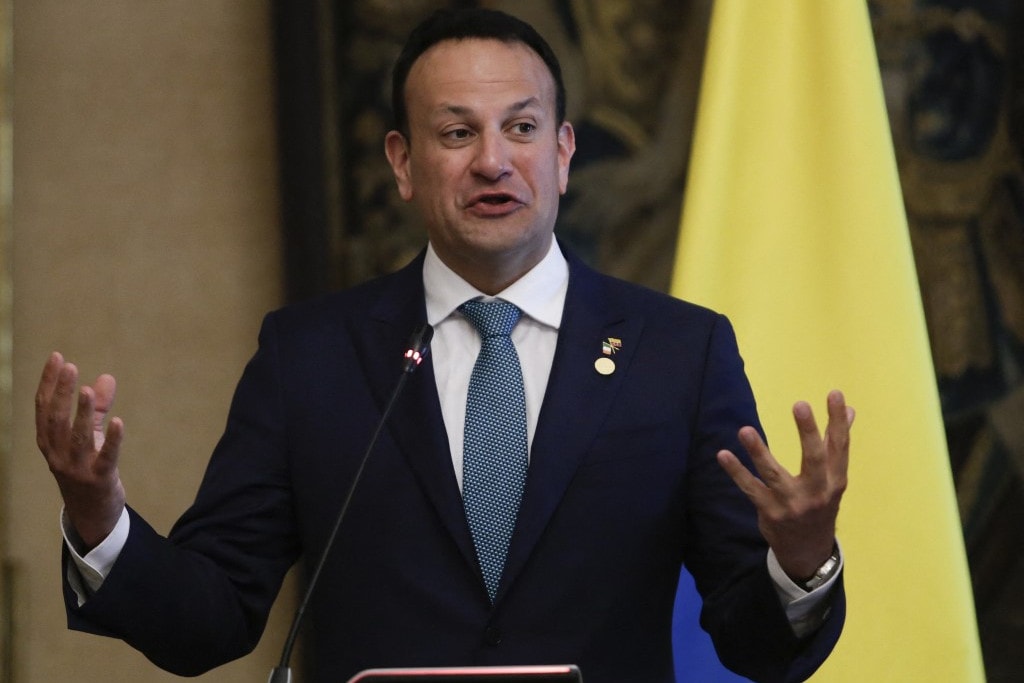 Az ír kormány csökkentené a menekültek támogatását