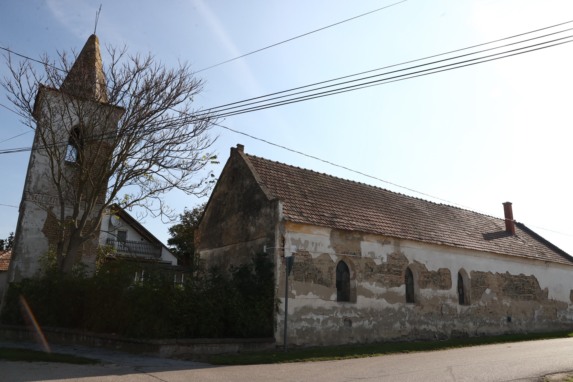 Rendőrök vonultak ki Varnus Xavér templomához