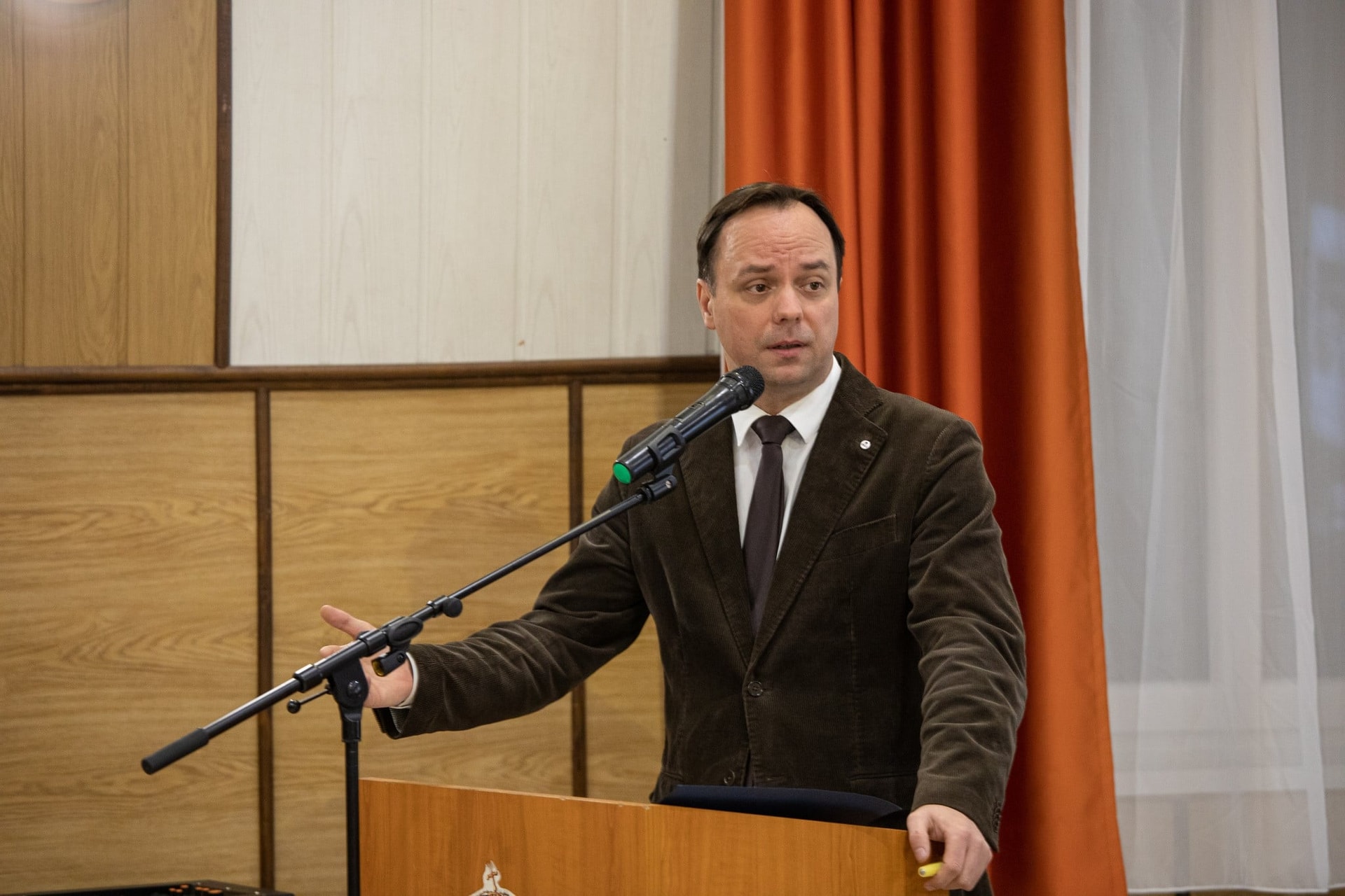 A kormány párbeszédet folytat az autizmussal élőket képviselő szervezetekkel