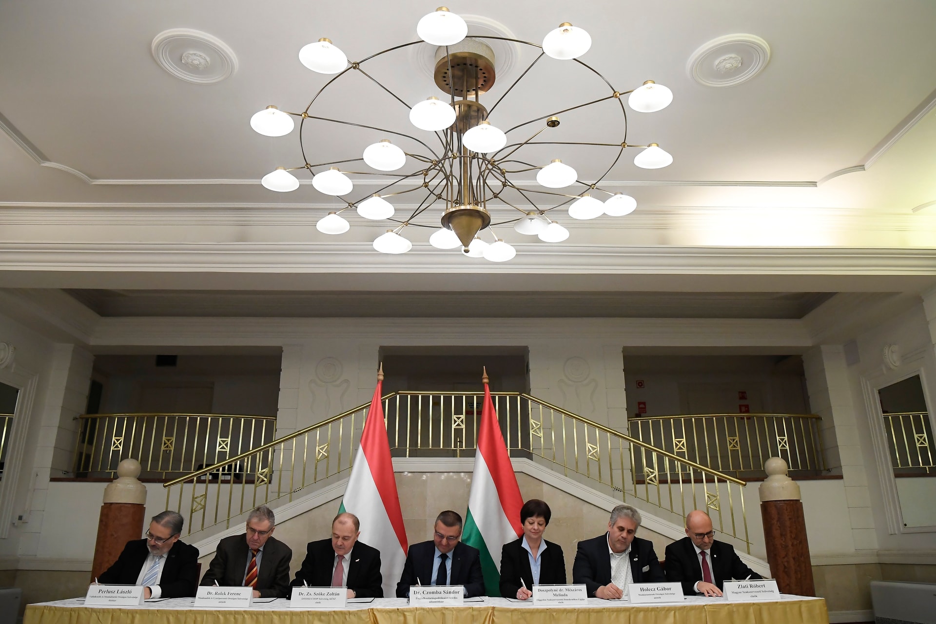 Aláírták a jövő évi minimálbér-megállapodást