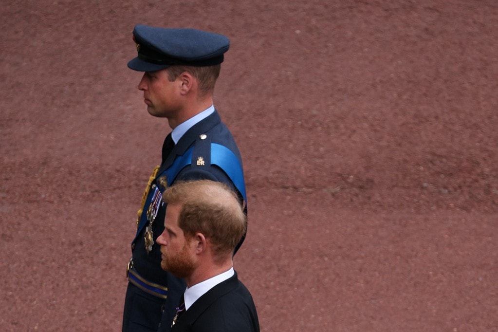 Botrány a brit királyi családban: Vilmos összeverte Harryt