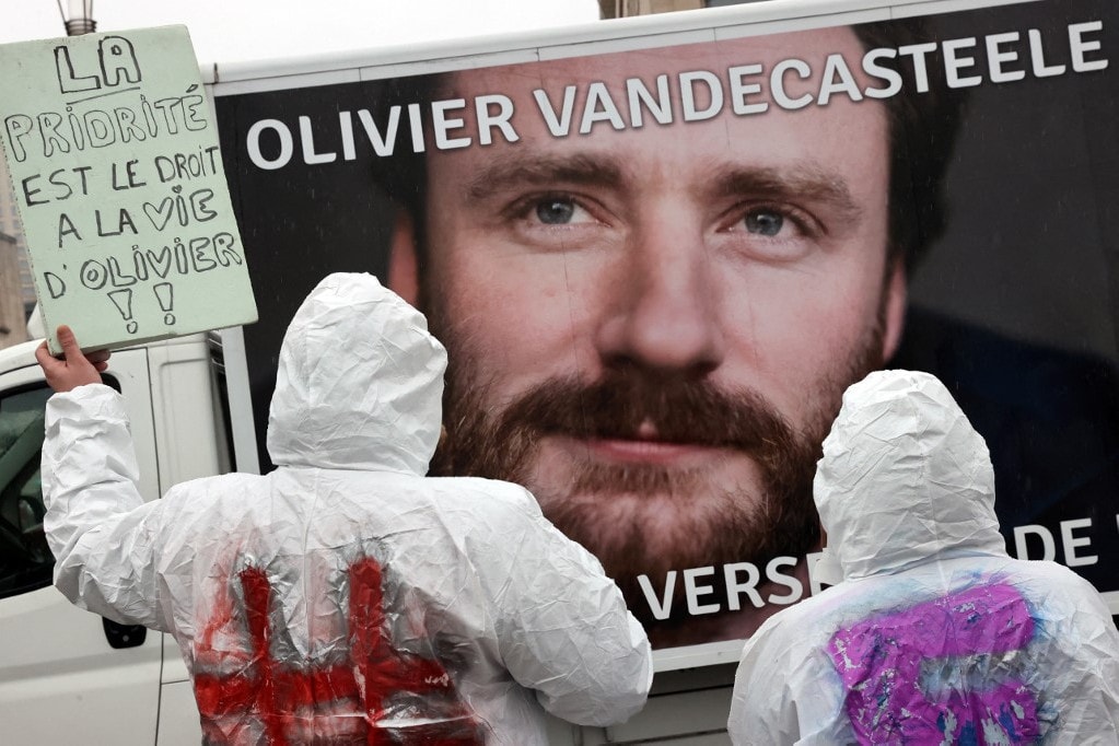 Az ítélet: 40 év börtön és 74 korbácsütés