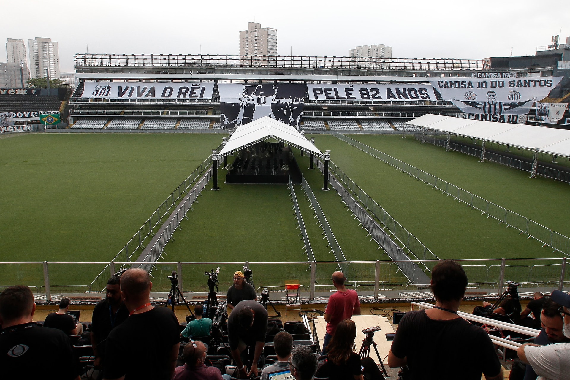 A szurkolók búcsúznak Pelétől az FC Santos stadionjában
