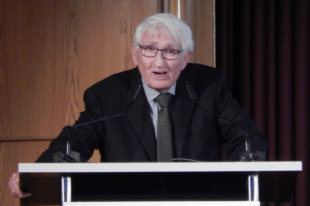 Jürgen Habermas: A Nyugatnak tárgyalásokra kell törekednie
