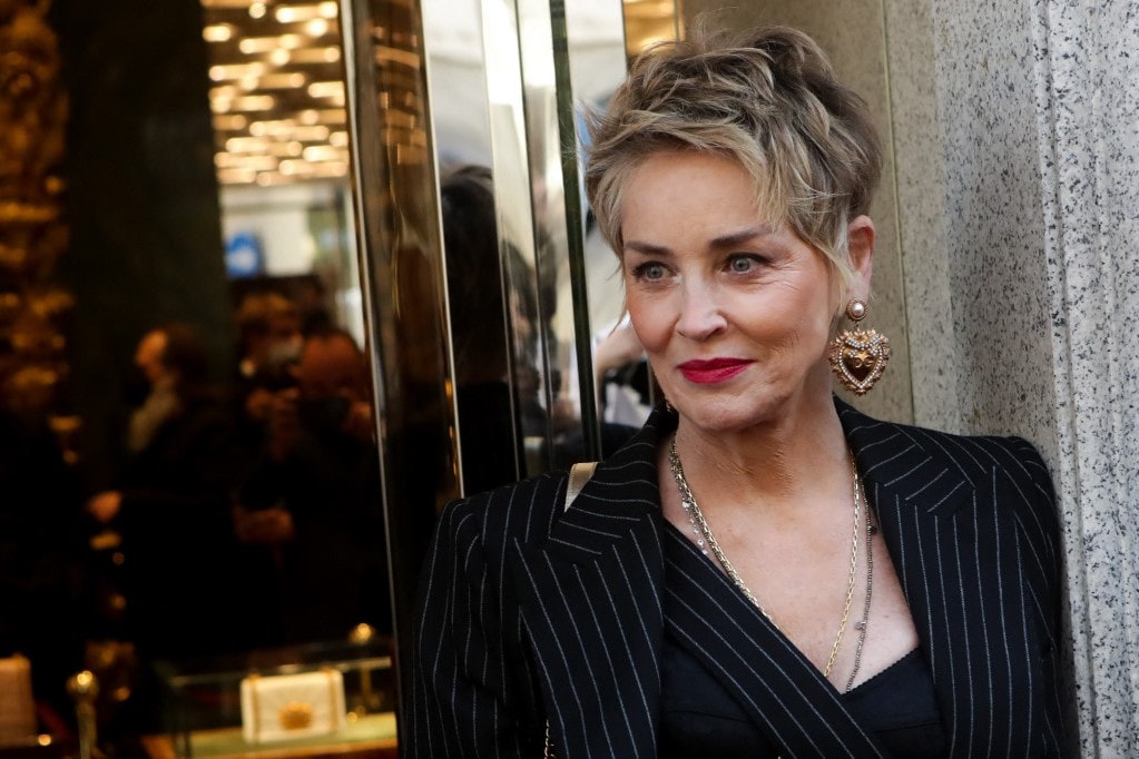 Magyar exkatona zaklatja Sharon Stone-t Londonban