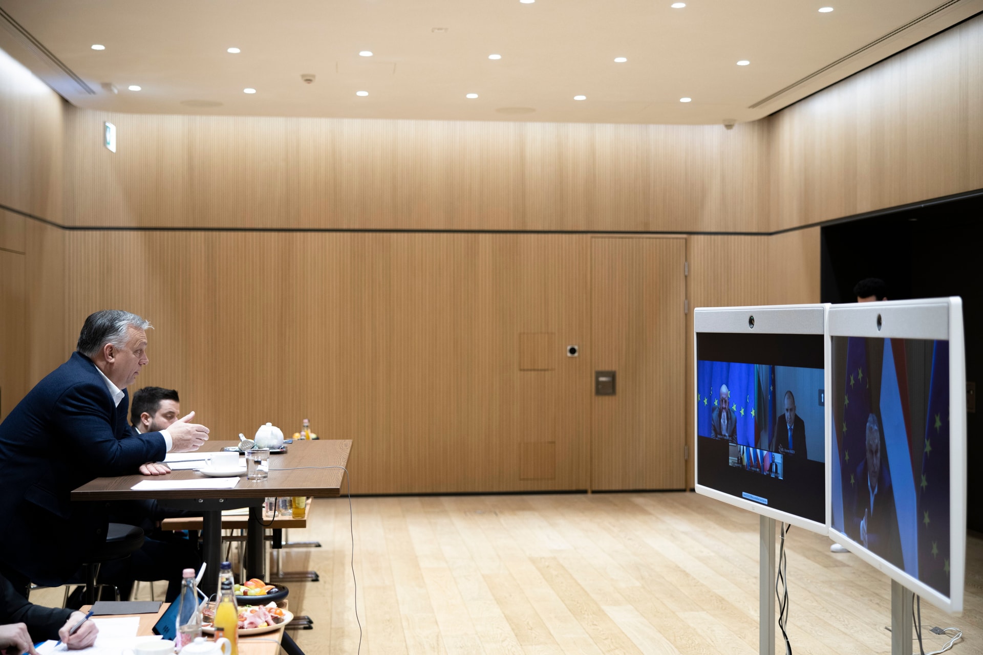 Orbán Viktor az EU-csúcsot előkészítő videókonferencián vett részt