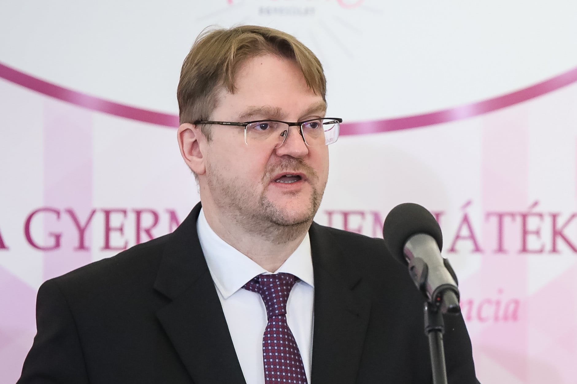 Répássy Róbert: Háborús időkben felértékelődnek a békés megoldások