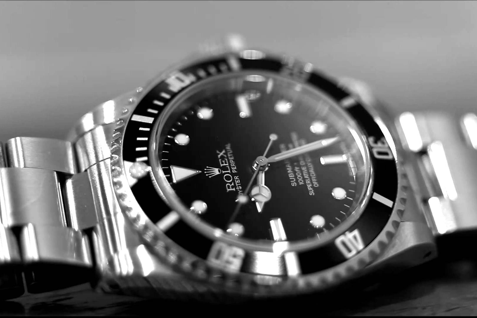 NAV: hamis Rolexeket és luxusmárkájú kisbabaruhákat foglaltak le