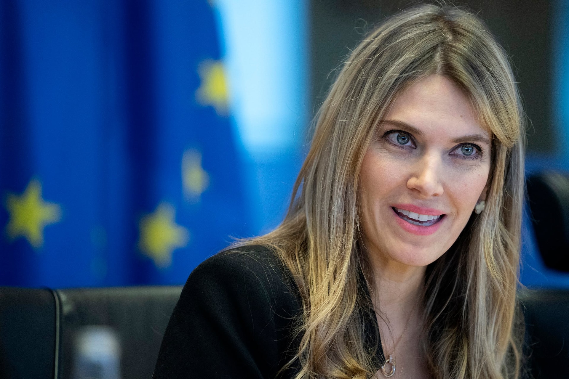 Hihetetlen! A brüsszeli korrupciós botrány főszereplője visszaül az Európai Parlamentbe