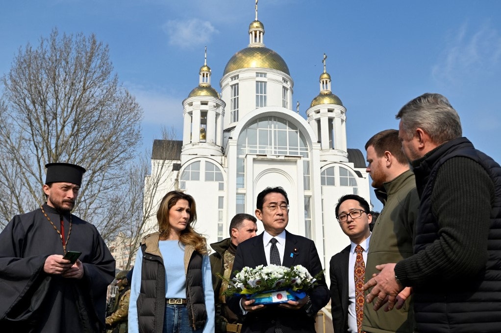 Bucsába is ellátogatott a japán kormányfő