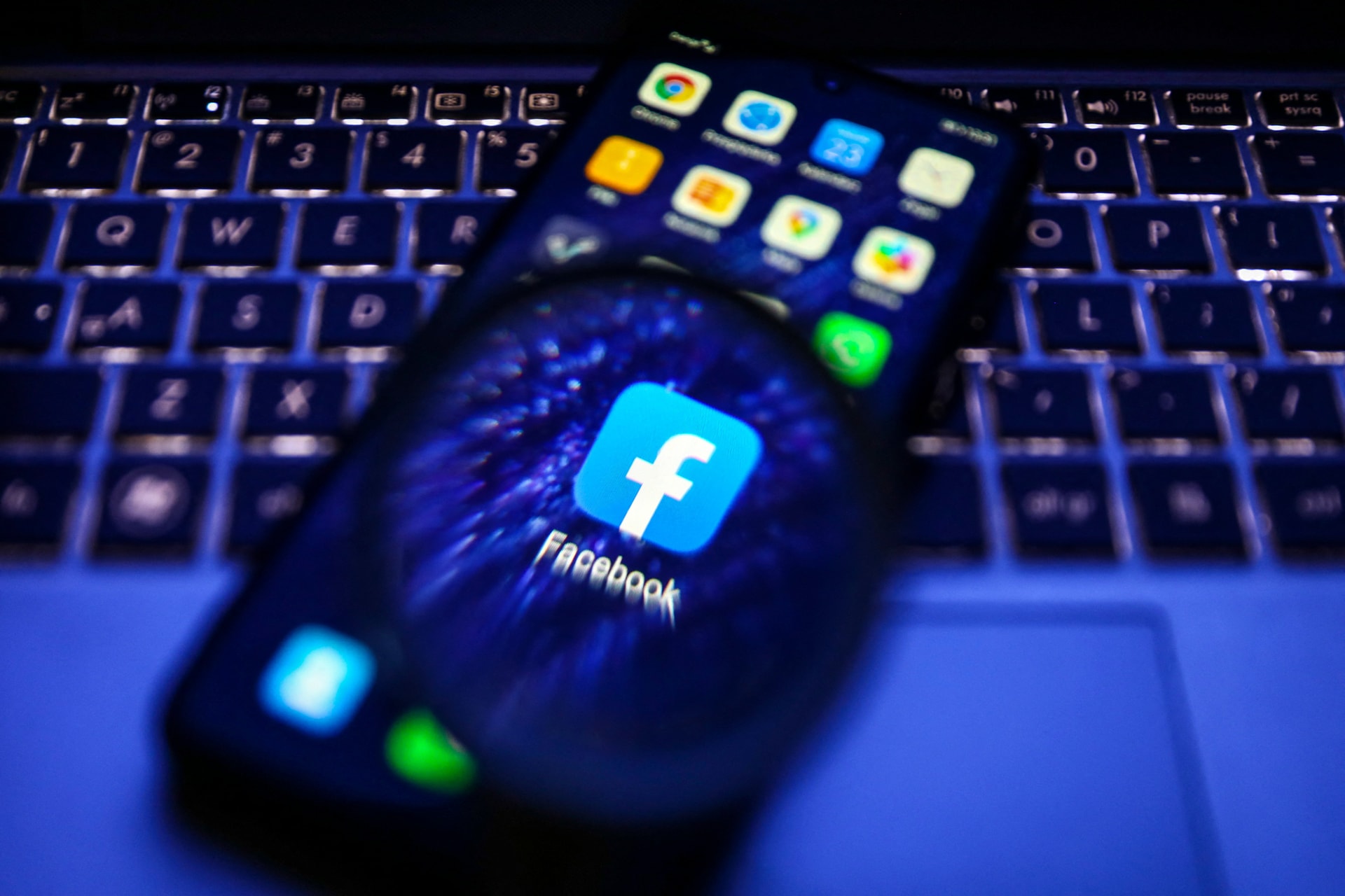Eltűnhetnek a politikai hirdetések az Instagramról és a Facebookról