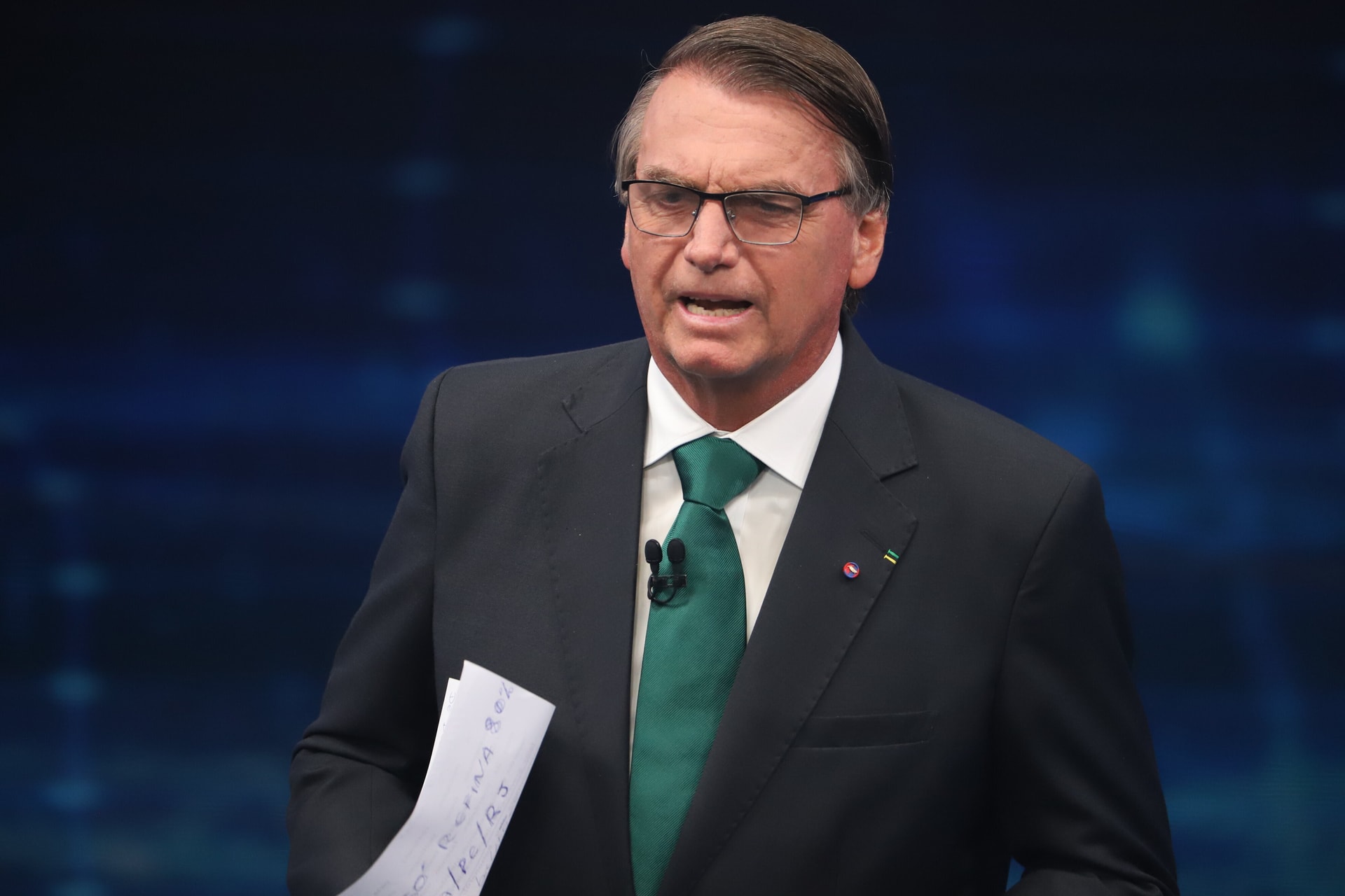Bolsonaro fia elárulta, mikor tér haza az apja, majd bocsánatot kért