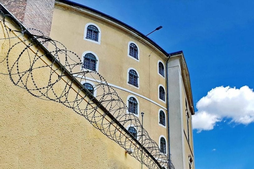 Évente 150 ezer pár cipőt gyártanak a rabok + VIDEÓ