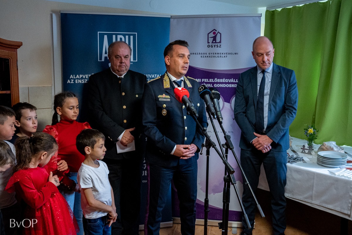 Rabmunkával szépült meg a Gyulafirátóti Gyermekotthon