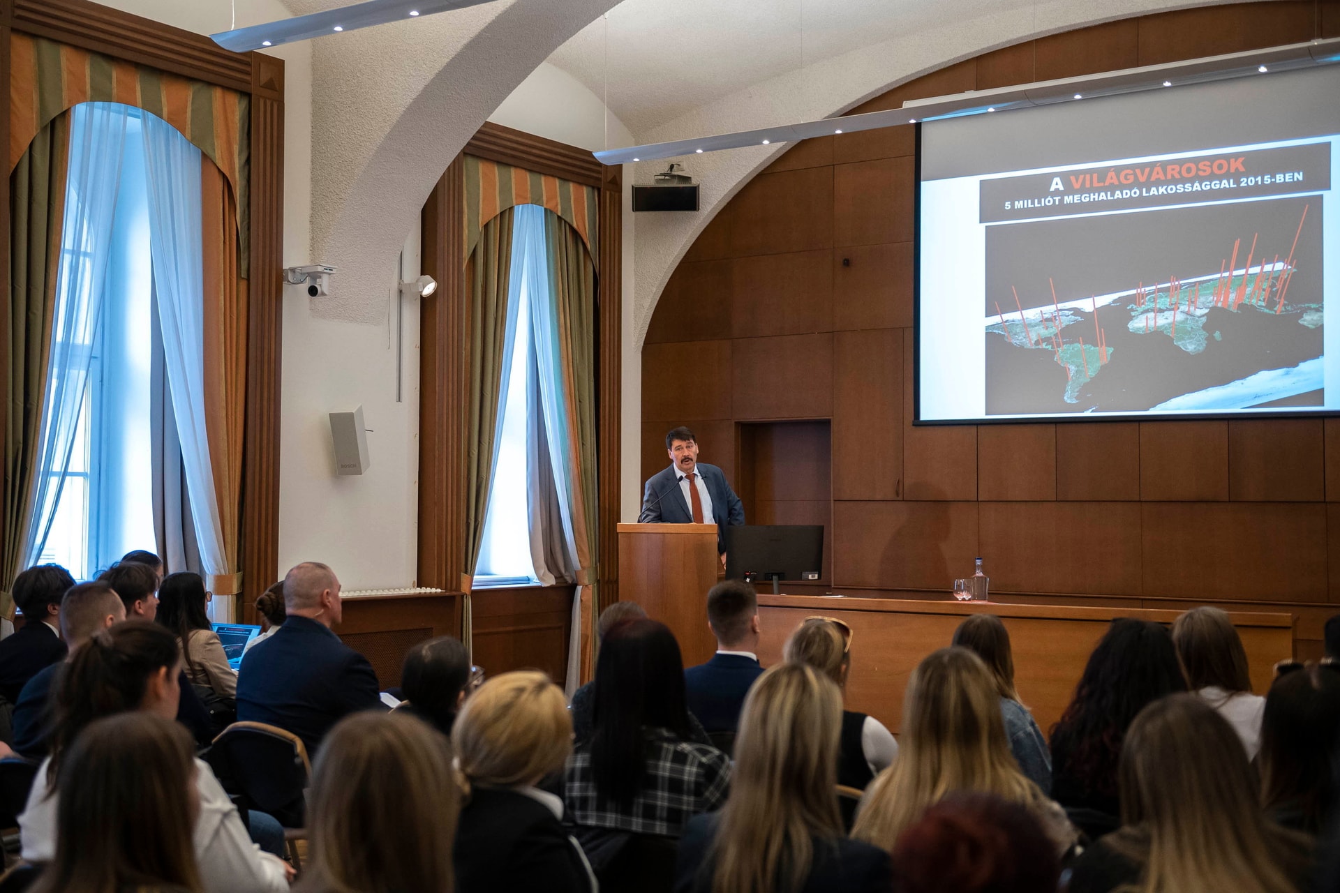 Áder János: Jó hír, hogy jövőre visszaválthatók lesznek az italosüvegek és -dobozok