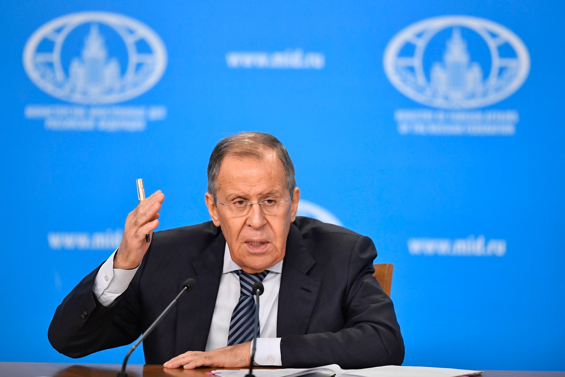 Lavrov közölte török kollégájával, hogy a Kijevbe irányuló fegyverszállítások iránya romboló hatású