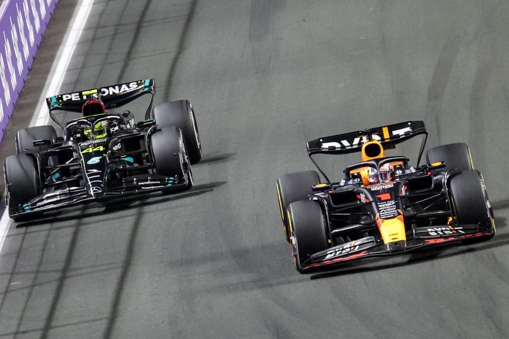 F–1: Verstappen és Russell startolhat az első sorból