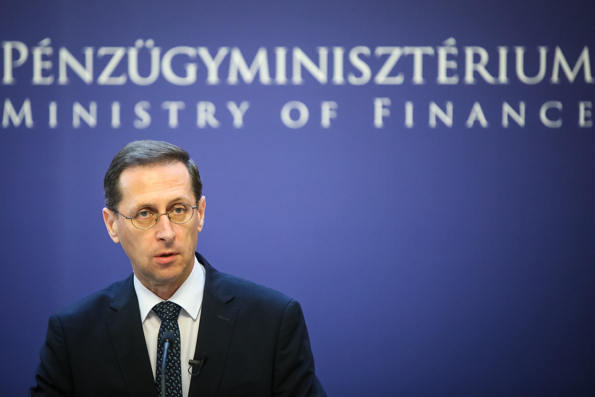 A kormány tartja a hiánycélt, és továbbcsökkenti az államadósság mértékét