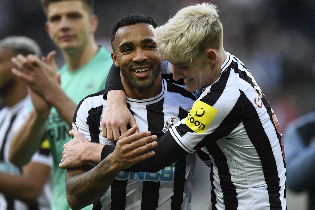 A Newcastle legyőzte és megelőzte a Manchester Unitedot