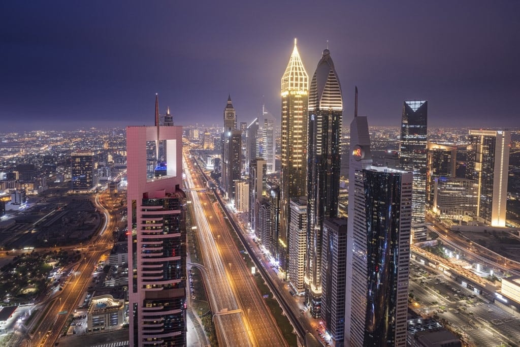 Hónapokra Dubajban rekedt egy amerikai influenszer, akit letartóztattak kiabálásért