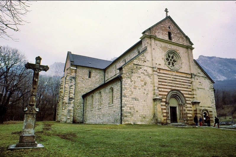 Rejtélyes koponyákat és feliratot fedeztek fel egy hazai templomban