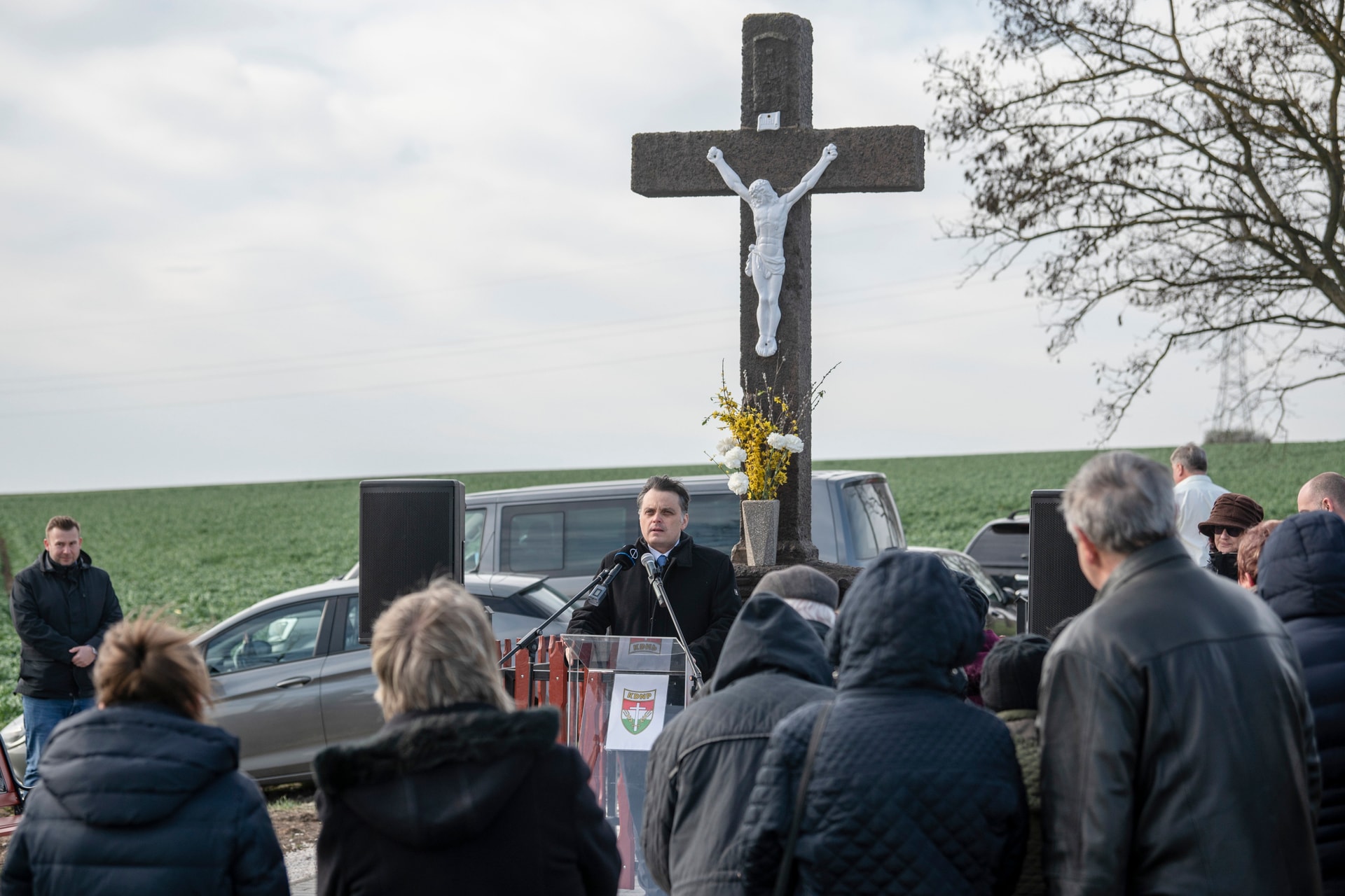 Latorcai Csaba: Állítsunk minél több keresztet a békéért!