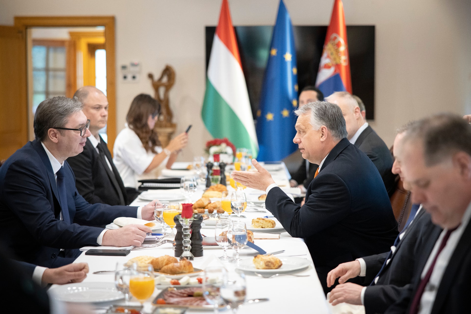 Orbán Viktor: Új szintre emeljük a hadiipari együttműködést Szerbiával