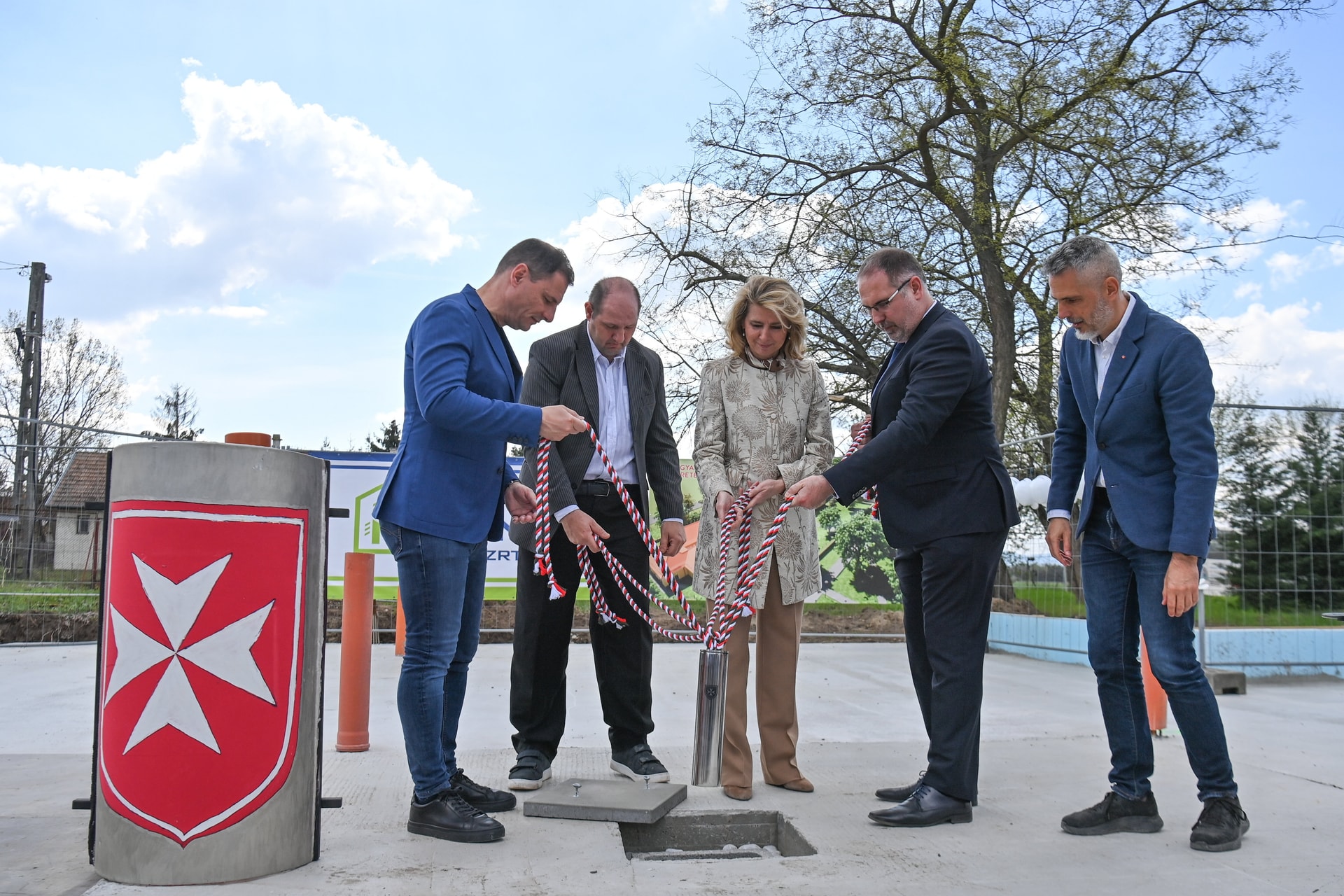 Lerakták a gödi Gondviselés Háza új épületegyüttesének alapkövét