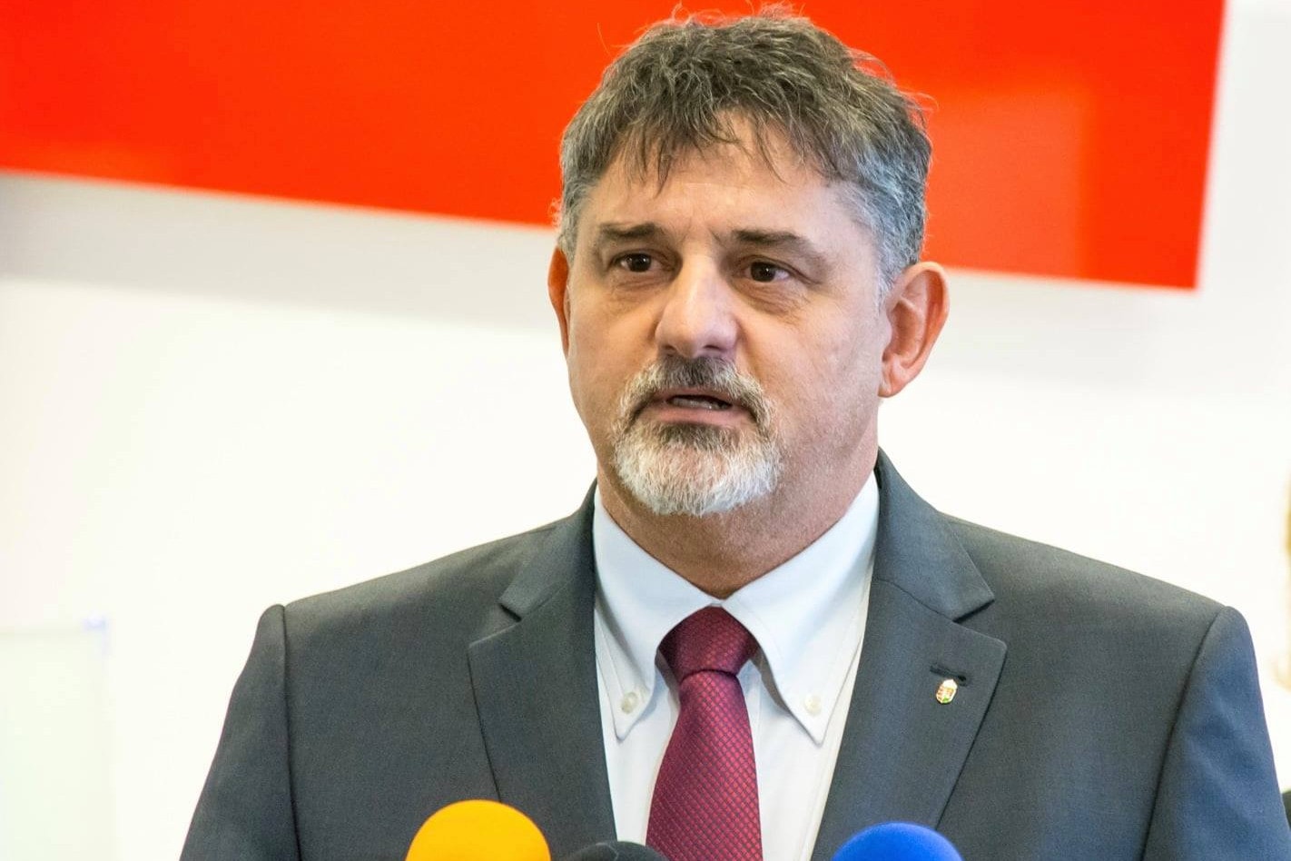 György István a hivatali dolgozókért szólalt fel