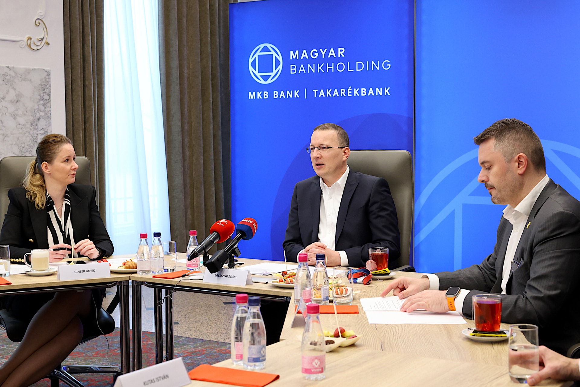 Univerzális nagybank születik