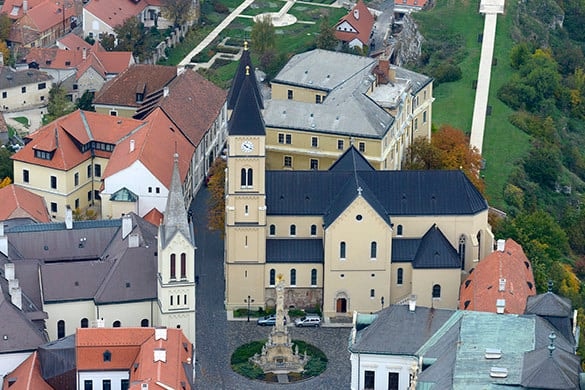 Időkapszulát helyeztek el a megújult veszprémi Szent Mihály Főszékesegyházban