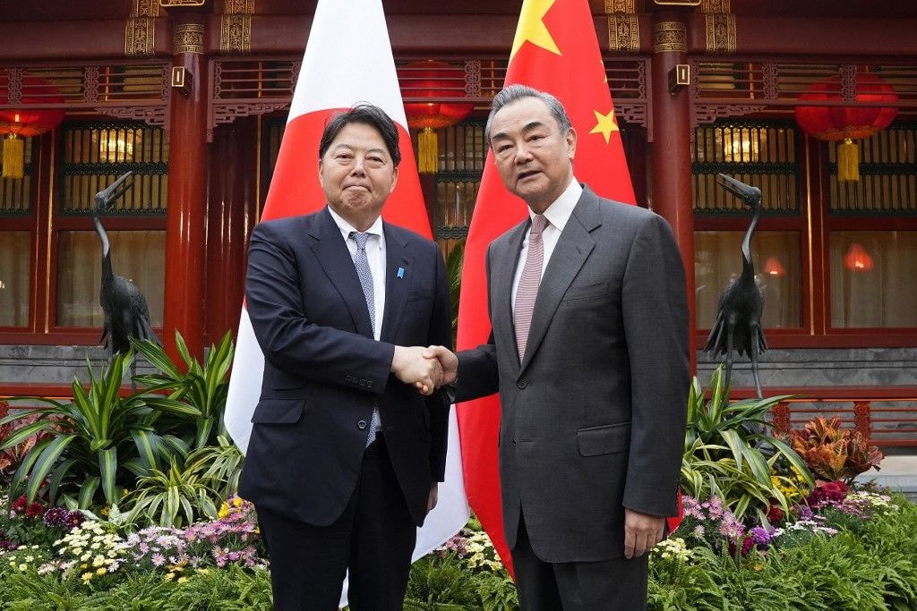 A japán külügyért fogadta kínai kollégája