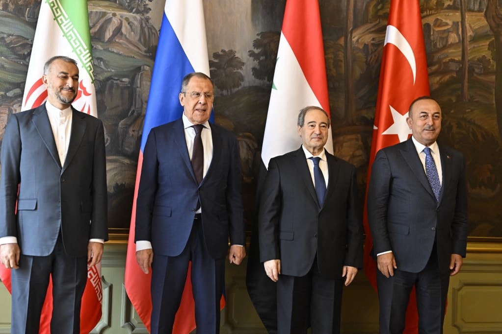 Rendezi kapcsolatait Szíria és Törökország